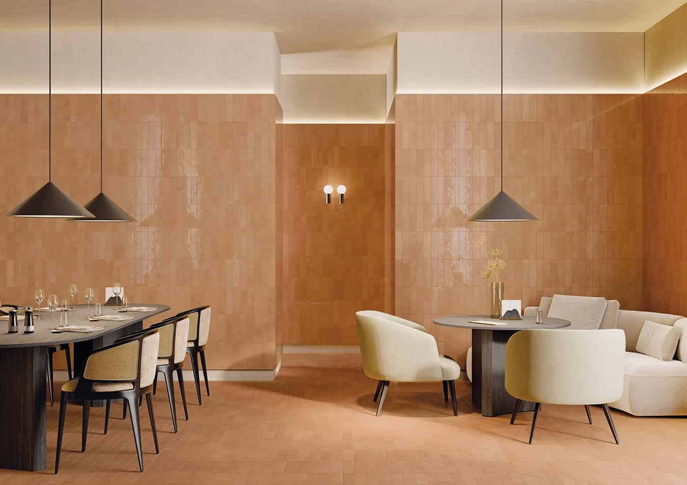 Зал ресторана с настенной плиткой CottoMilano Glossy Terracotta в тонах жжёной терракоты с ремесленной текстурой поверхности