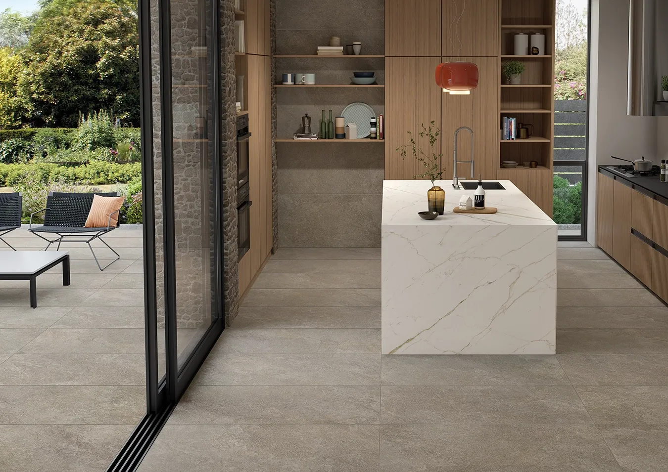 Azulejos de gres porcelánico imitación mármol y travertino para islas y encimeras de cocina