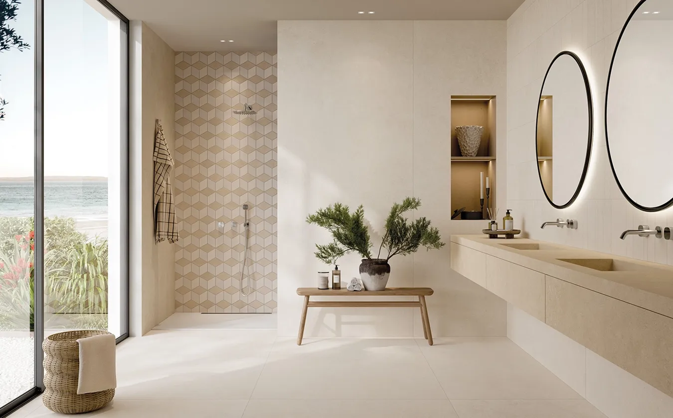 Moderne Dusche mit geometrischen 3D-Steineffekt-Fliesen im Würfelmuster an der Wand und passendem Steineffekt-Boden.