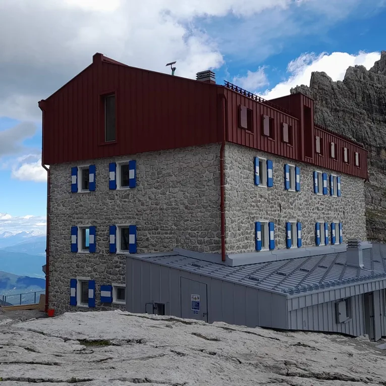 Rifugio Tosa Pedrotti - Dolomiti del Brenta, Italia