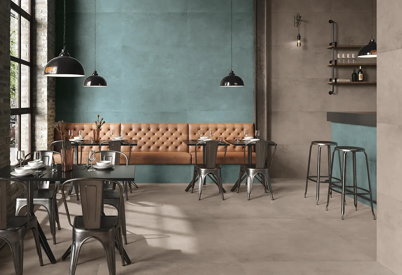 Spazio commerciale con rivestimenti in gres porcellanato effetto cemento.